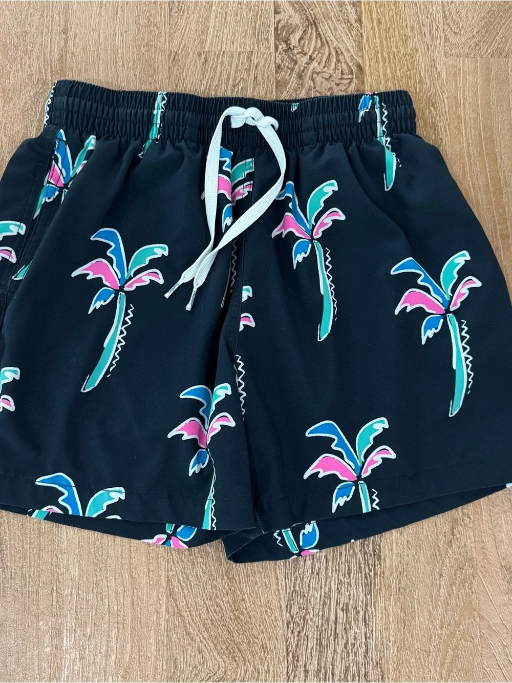 chubbies Black Classic Swim Trunks with Teal Pink and Blue Palm Print YM (10/12)